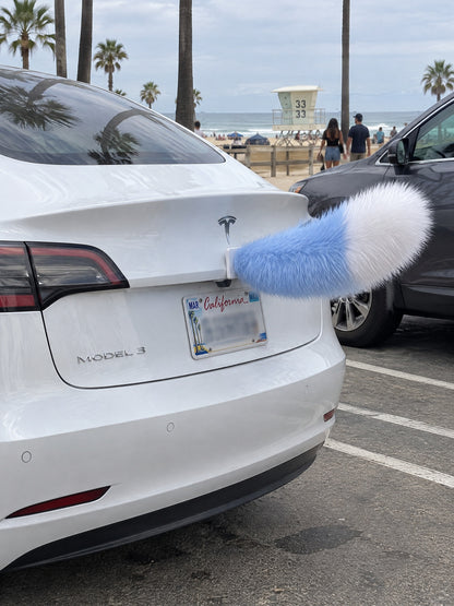 Sky Blue & White | Close-up of Wagride fur and rear-panel mounting clip