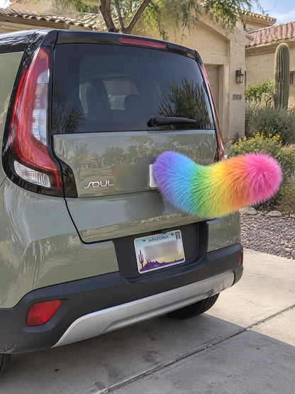 Rainbow | Close-up of Wagride fur and rear-panel mounting clip